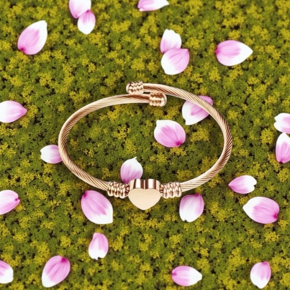 Fashion Jewelry Jewelry - Beautiful Rose Gold Heart Cable Bangle Bracelet
